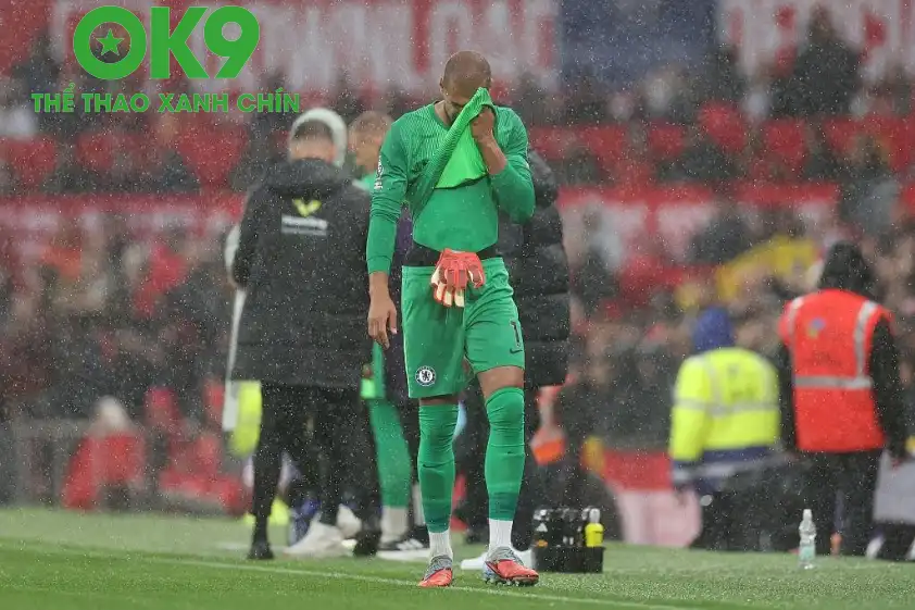 Thủ môn Chelsea là thủ môn bị truất quyền thi đấu nhanh thứ 3 trong lịch sử Ngoại hạng Anh (Ảnh: X). Thủ môn Chelsea là thủ môn bị truất quyền thi đấu nhanh thứ 3 trong lịch sử Ngoại hạng Anh (Ảnh: X).