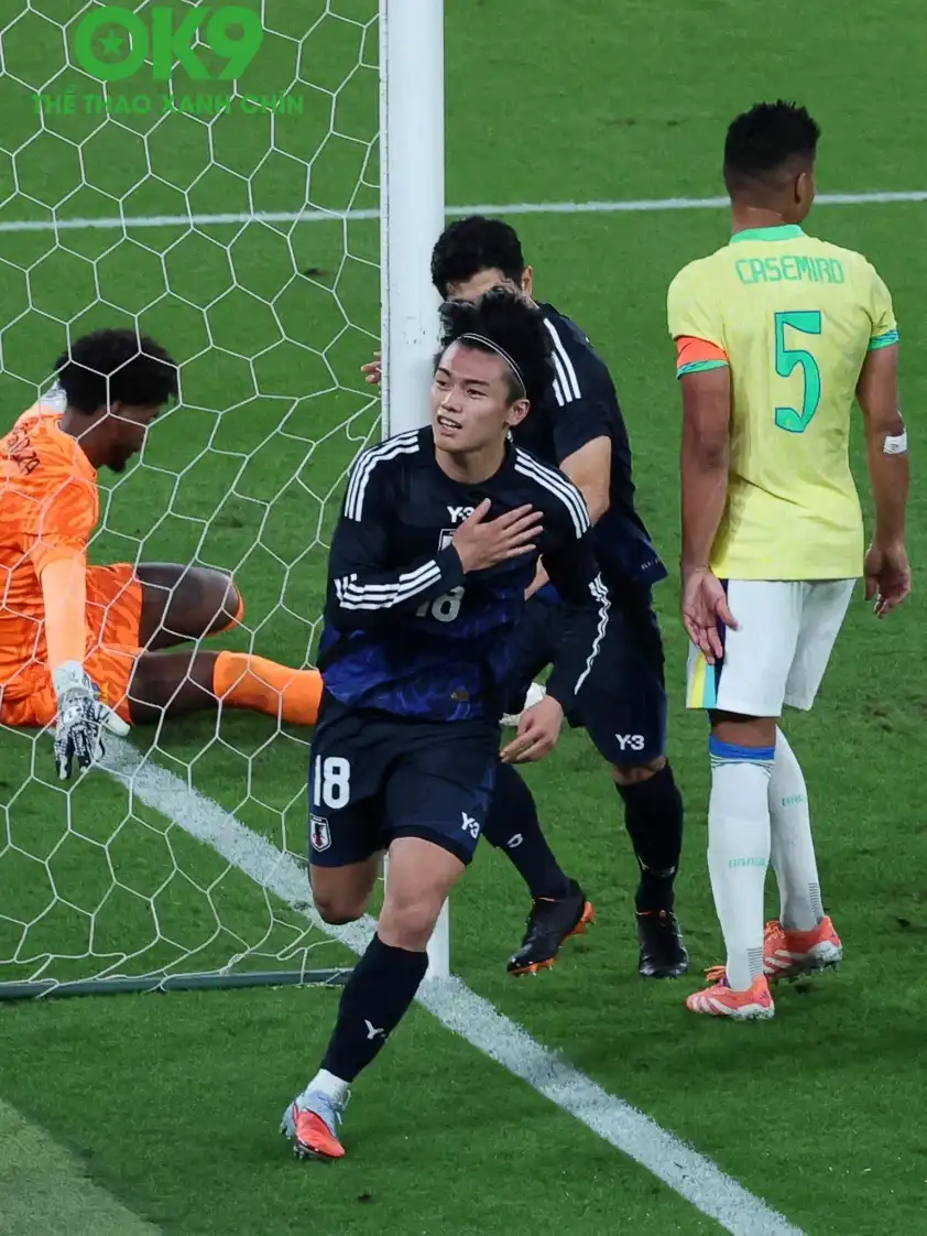 Ueda toả sáng với bàn thắng ấn định tỷ số 3-2. (Ảnh: Feyenoord)